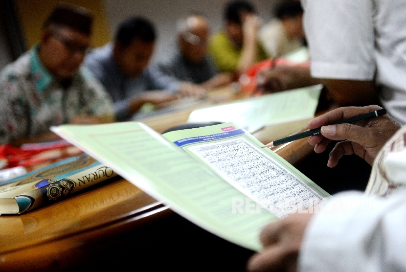 Peserta mengikuti materi pelatihan 30 menit cara cepat membaca Al Quran di Kantor Republika, Jakarta, Sabtu (3/6).