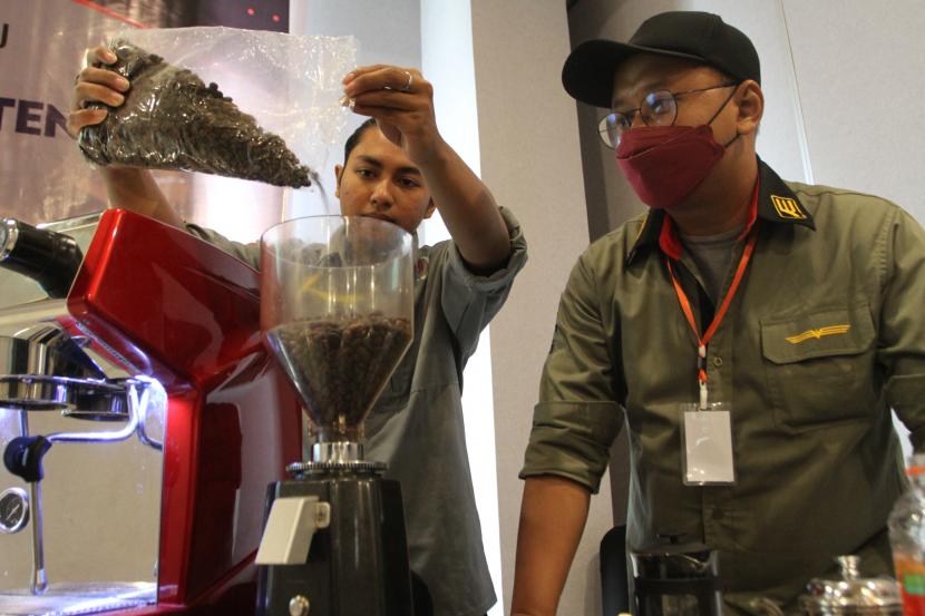 Peserta mengikuti sesi praktek pelatihan penyaji kopi atau barista (Ilustrasi)