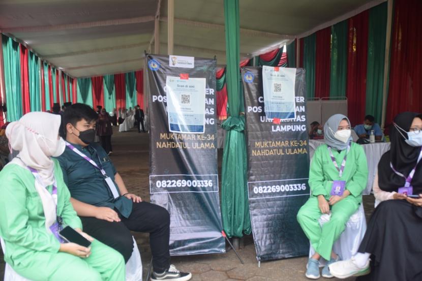 Muktamar NU Terima Bantuan 5.000 Alat Rapid Test. Foto: Peserta Muktamar ke-34  Nahdlatul Ulama mulai memeriksakan kesehatan dengan aplikasi Pedulilindungi di area muktamar Kampus Universitas Lampung, Senin (20/12).  