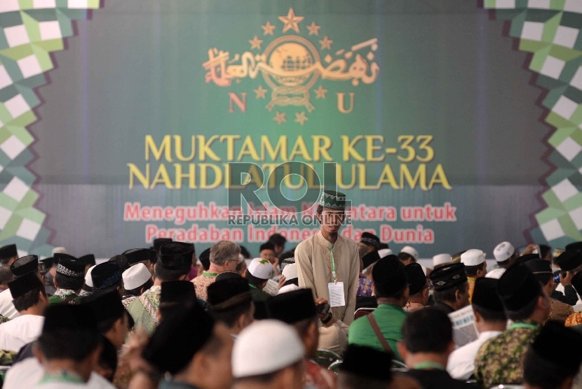  Peserta Muktamar NU ke-33 mengikuti sidang pleno III di alun-alun Jombang, Jatim, Rabu (5/8). 