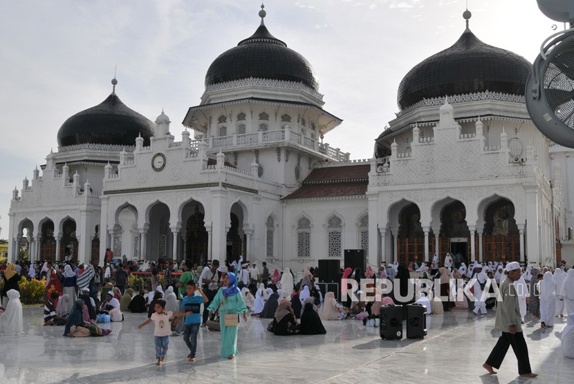 Masyarakat Kirim Doa Selamat untuk Warga Aceh di China. Masjid Raya Baiturrahman di Banda Aceh, Aceh. 