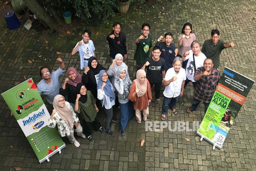 Peserta pelatihan konten kreatif di Sekolah Citra Alam, Ciganjur, Jakarta Selatan pada Rabu (12/3/2025). Ramadhan Go Digital merupakan rangkaian program tahunan Jurnalis Indonesia Peduli (JIP) yang sudah memasuki tahun ketiga. 