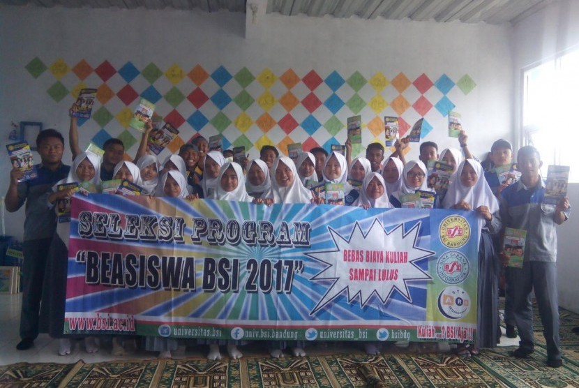 Peserta program beasiswa Universitas BSI Bandung.