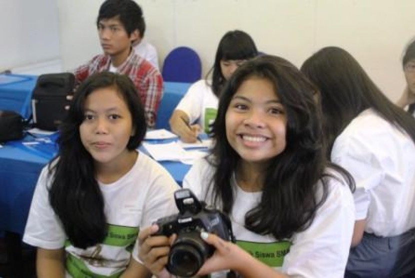  Peserta Republika Online Journalism Training, Rol to School yang diikuti oleh sekitar 100 orang pelajar SMA se-Jakarta Timur di Bogor, Jawa Barat, Selasa (22/5).
