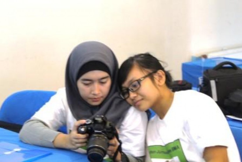  Peserta Republika Online Journalism Training, Rol to School yang diikuti oleh sekitar 100 orang pelajar SMA se-Jakarta Timur di Bogor, Jawa Barat, Selasa (22/5).