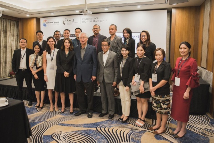 Peserta Singapore Summit Young Societal Leaders 13-17 September berdialog dengan Mantan PM Goh Chok Tong.