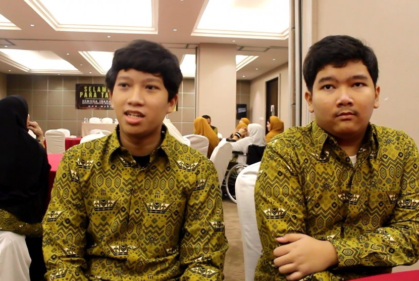 Peserta umrah Maktour 2015, Andrew dan Andri