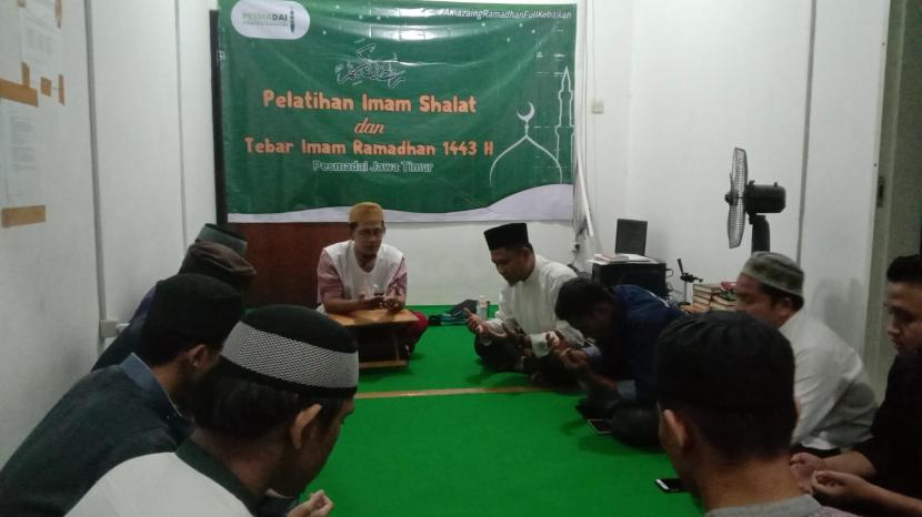 Pesma Dai  Jatim menyiapkan sejumlah imam Ramadhan untuk dikirim ke lima titik di Surabaya.