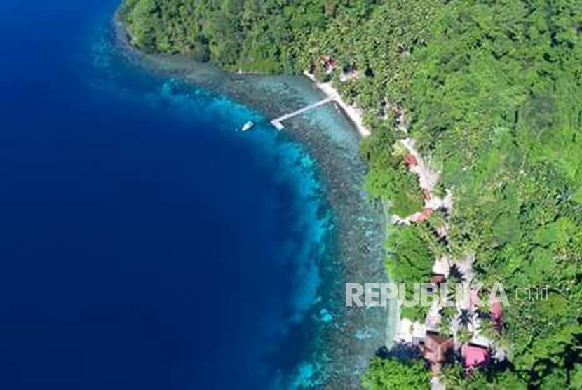 Pesonan  indah laut Halmahera Selatan . Kawasan Industri Pulau Obi yang terletak di Kabupaten Halmahera Selatan, Maluku Utara, beralih status dari provinsi menjadi Pembangunan Berskala Nasional.