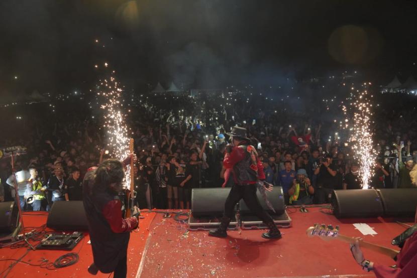 Pesta Rakyat berlangsung meriah di Stadion Ranggajati, Kabupaten Cirebon, Jawa Barat. 