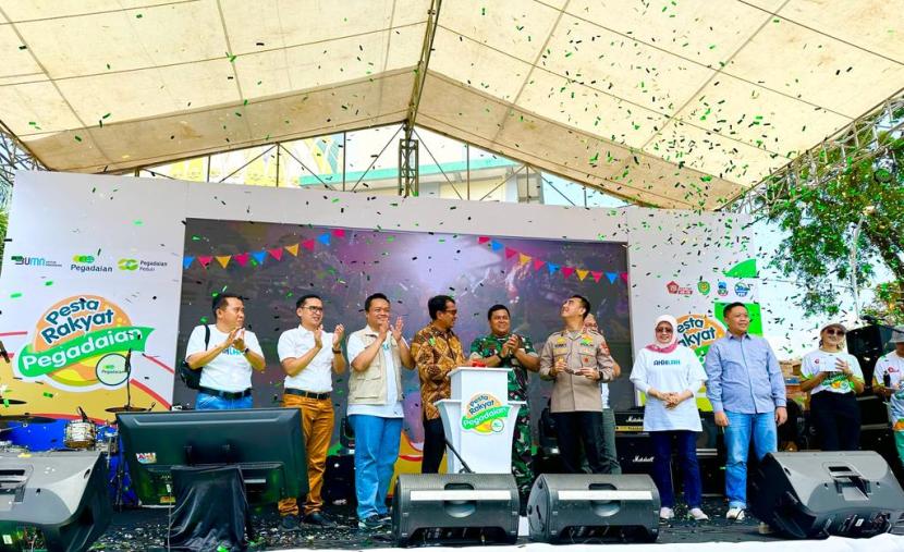 Pesta Rakyat Pegadaian 2023 yang berlangsung meriah di Alun-Alun Garut, Sabtu (7/10/2023).