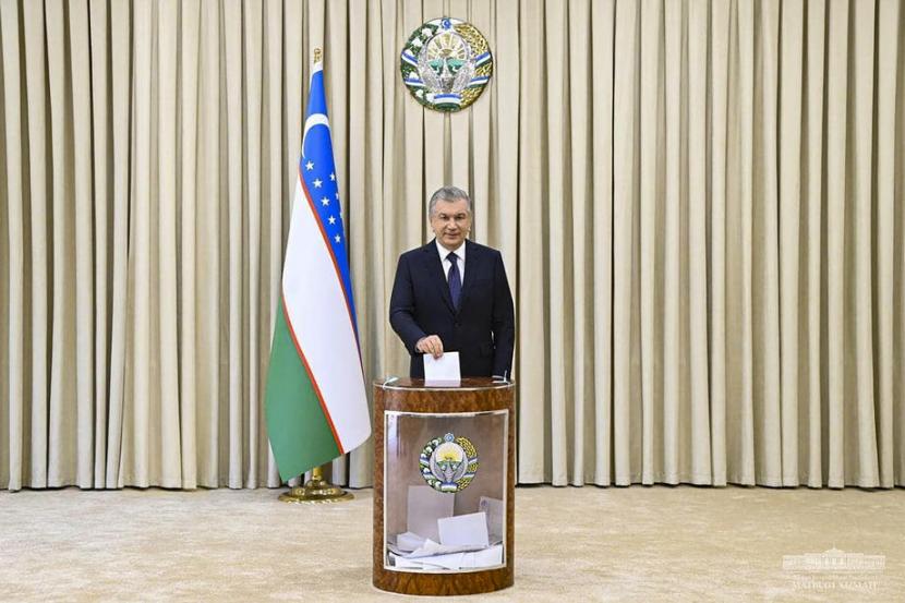 Presiden Shavkat Mirziyoyev menyatakan keadaan darurat di Karakalpakstan Uzbekistan mulai Ahad (3/7/2022)