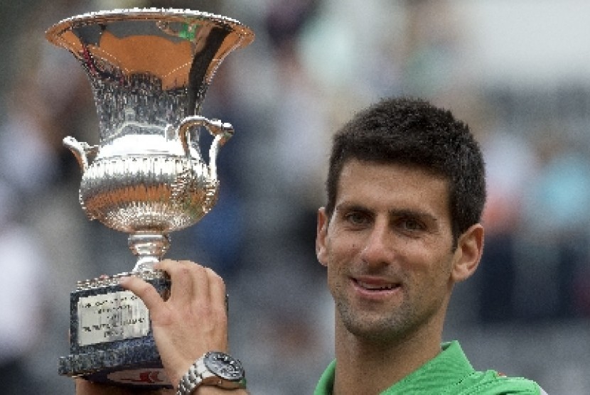Petenis Serbia, Novak Djokovic menjadi juara Wimbledon 2014.