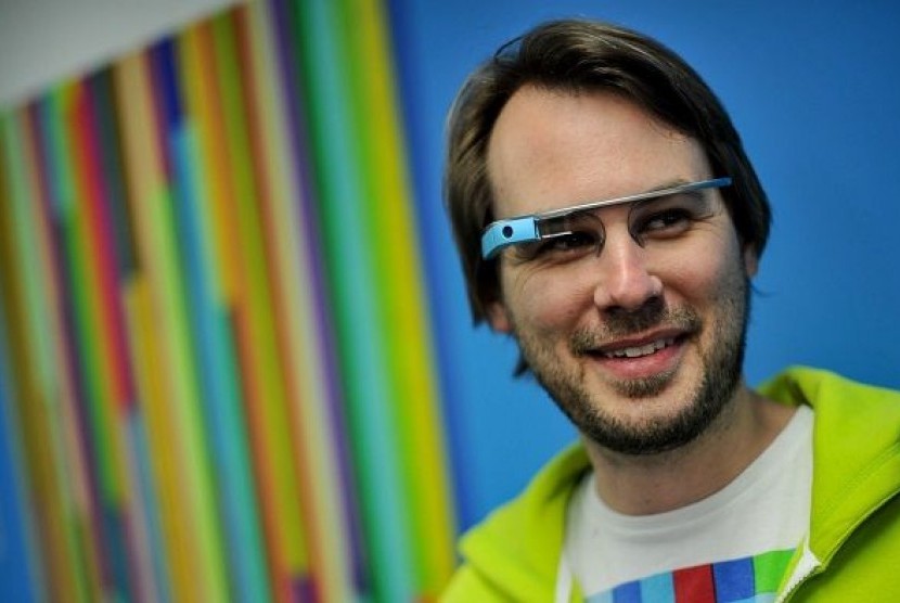 Peter Gould mencoba konsep membaca Alquran dengan menggunakan Google Glass
