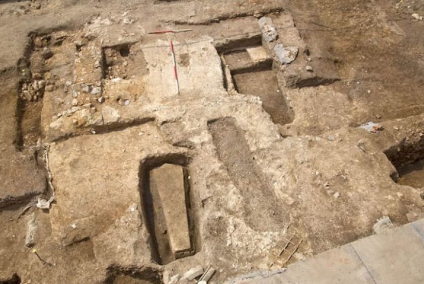 Peti batu yang menyimpan peti mati misterius di dekat lokasi penggalian kerangka Raja Richard III