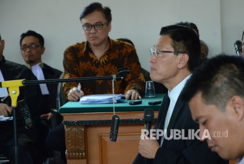 Petinggi Lippo Group James Riady hadir sebagai saksi untuk terdakwa Billy Sindoro dan sejumlah terdakwa lainnya saat sidang perkara suap perizinan proyek Meikarta, di Pengadilan Tipikor Bandung, Jalan LRE Martadinata, Kota Bandung, Rabu (6/2).