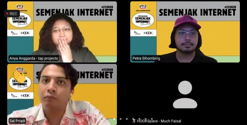Penyanyi Petra Sihombing (kanan atas) memperkenalkan album teranyarnya bertajuk Semenjak Internet dalam konferensi pers virtual yang dihadiri kolaborator pada Jumat (23/10).