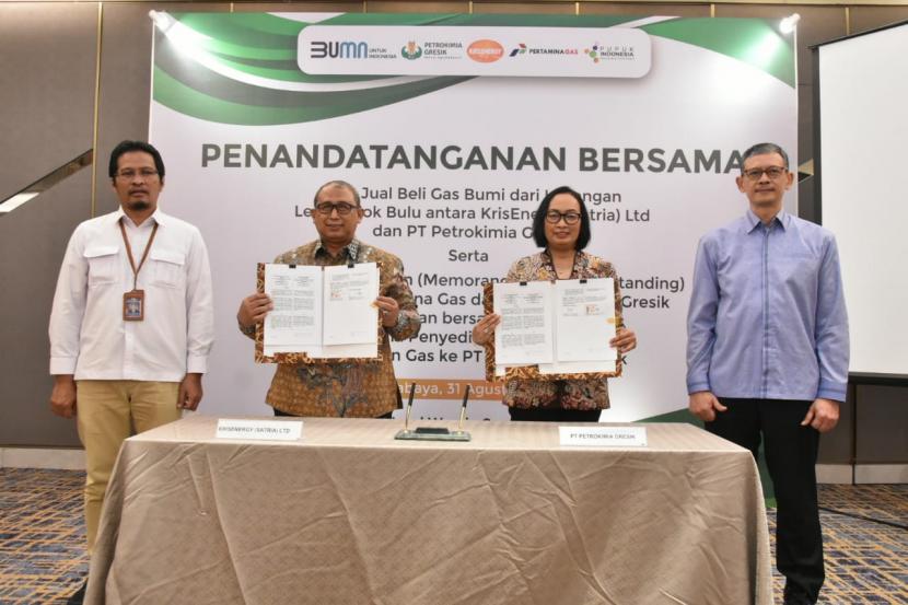 Petrokimia Gresik dan Kris Energy Ltd menandatangani Head of Agreement (HoA) Lapangan Lengo Blok Bulu, di Surabaya, Jawa Timur, Rabu (31/8/2022). 