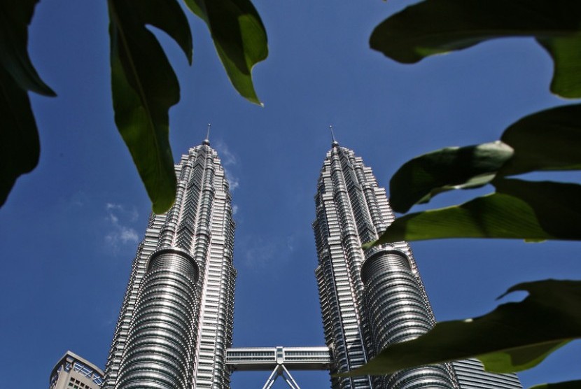 Jumlah Kasus Virus Corona di Malaysia Bertambah Jadi Tujuh. Petronas Tower, ikon kota Kuala Lumpur Malaysia.