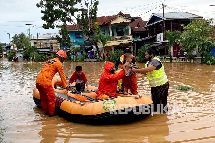 Presiden Joko Widodo (Jokowi) meminta Badan Nasional Penanggulangan Bencana (BNPB) untuk membangun sistem edukasi kebencanaan yang berkelanjutan, terutama di daerah-daerah yang rawan bencana. (ilustrasi).