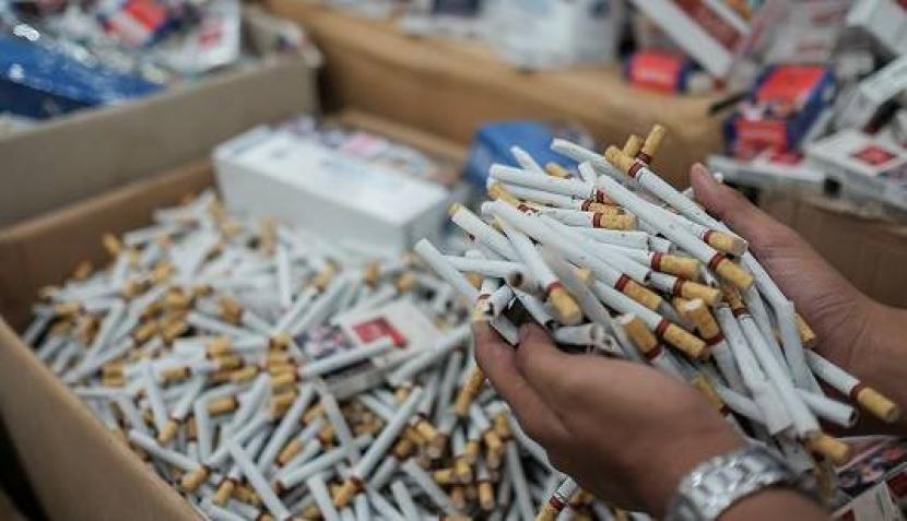 Bea Cukai Purwokerto memusnahkan 212.069 batang rokok ilegal hasil penindakan, (ilustrasi).