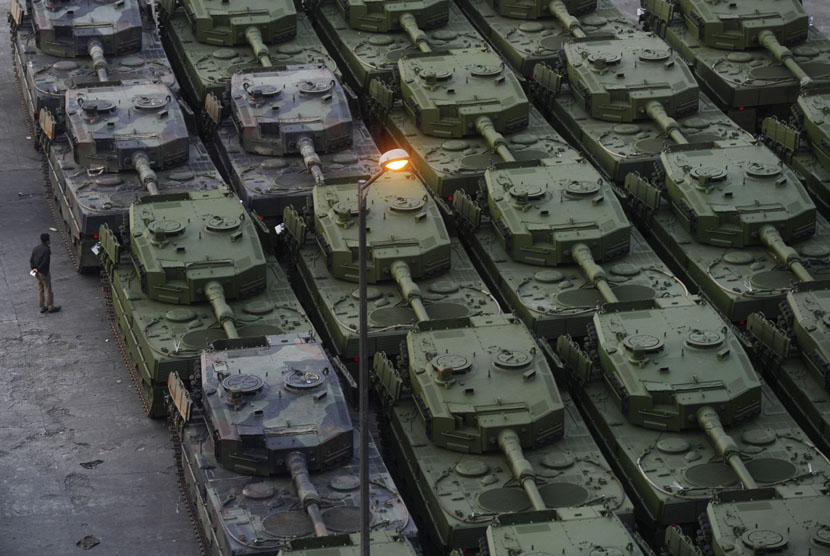 Ukraina meminta negara-negara barat sekutunya untuk segera mengirimkan tank dan sistem pertahanan udara untuk membantu pasukan Ukraina melawan Rusia.