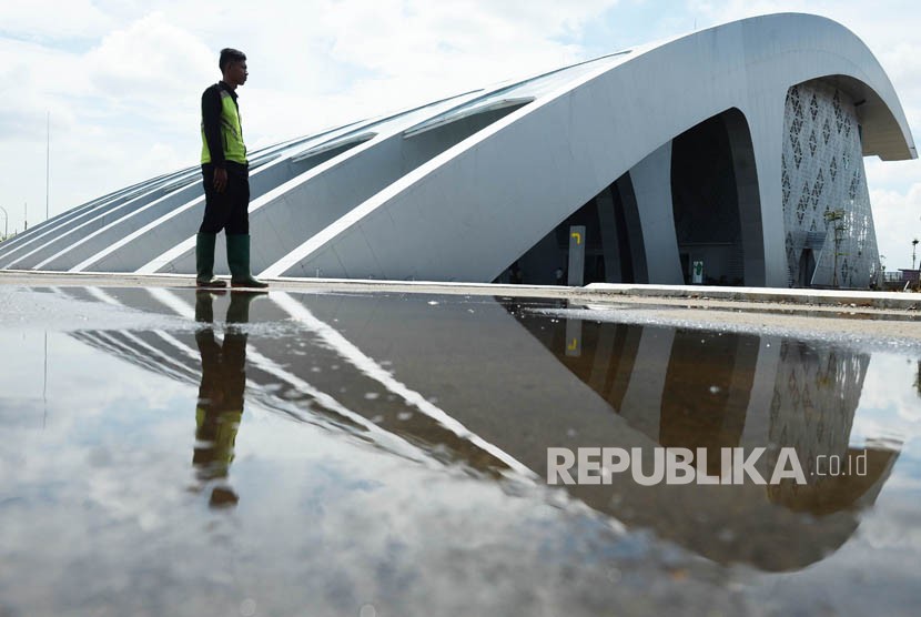 Jakarta Internasional Equestrian Park Pulomas (JIEPP) melayani vaksinasi Covid-19 menggunakan Sinovac.