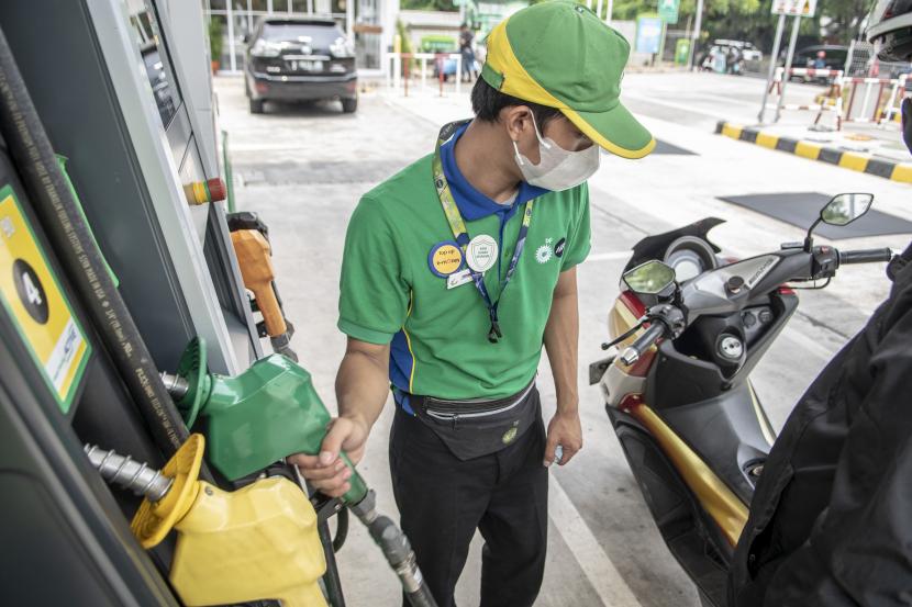 Menteri Energi dan Sumber Daya Mineral (ESDM), Bahlil Lahadalia, menyatakan pengelola stasiun pengisian bahan bakar umum (SPBU) swasta seperti Shell dan BP-AKR telah mendapat tambahan kuota impor bahan bakar minyak (BBM) pada 2025. (ilustrasi)