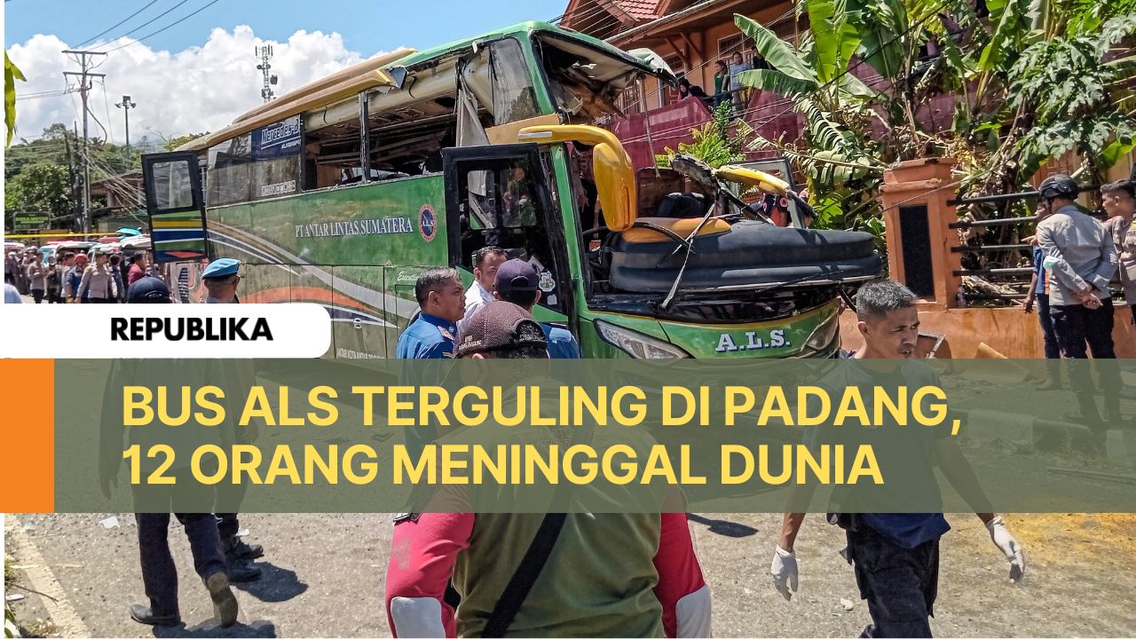 Petugas gabungan mengevakuasi Bus ALS (Antar Lintas Sumatera) yang mengalami kecelakaan di Kota Padang Panjang, Sumatera Barat, Selasa (6/5/2025).