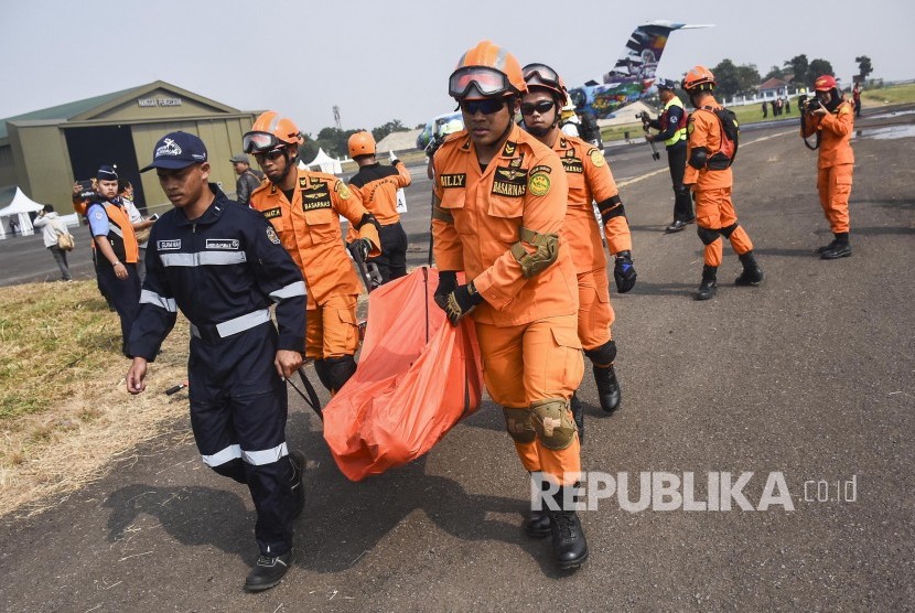 Simulasi Penanggulangan Kecelakaan Pesawat Di Lanud Husein | Republika ...