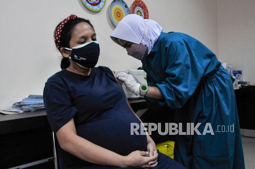 Vaksinasi Ibu Hamil di Surabaya Dimulai (ilustrasi).