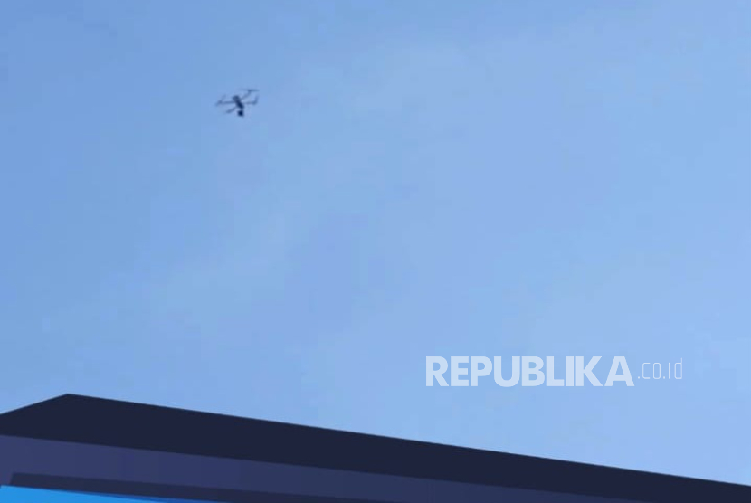 Petugas lapas narkotika Jelekong, Kabupaten Bandung berhasil menggagalkan penyelundupan narkotika jenis sabu yang menggunakan drone di Lapas Jelekong, Ahad (8/6/2025) kemarin. Barang bukti dua paket sabu seberat 25 gram diamankan. 