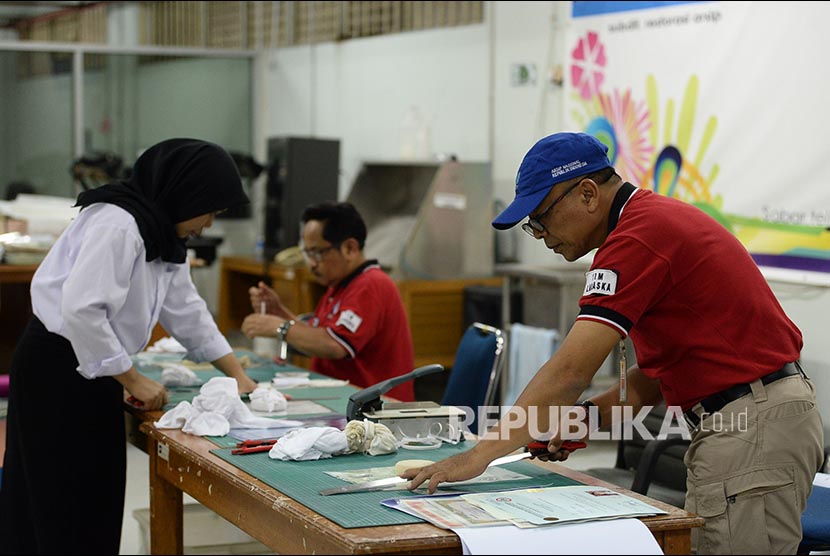 Layanan Perbaikan Arsip Keluarga Anri Pascabanjir 2 Republika Online 