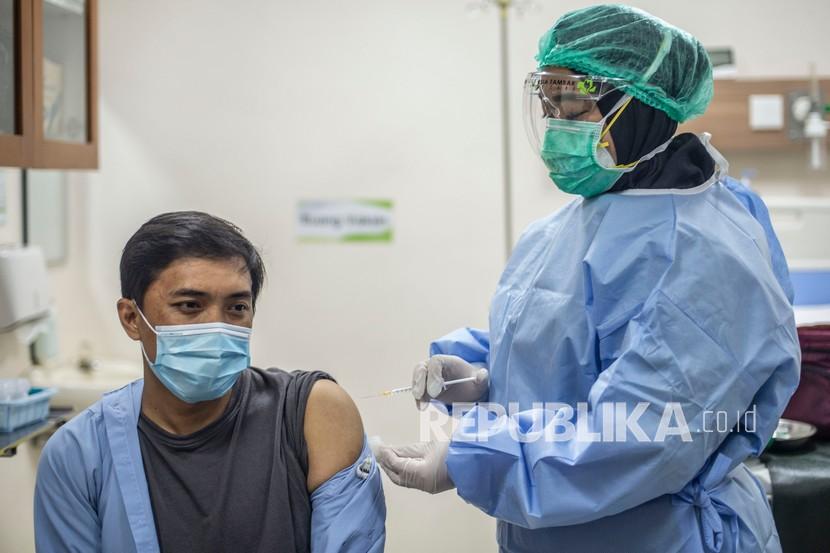 Dinas Kesehatan Aceh menyatakan pelaksanaan vaksinasi COVID-19 bagi warga di provinsi paling barat Indonesia itu ditargetkan selesai dalam jangka waktu lima bulan (Foto: ilustrasi)