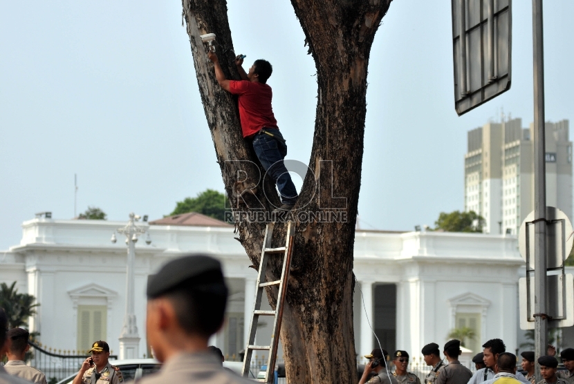 CCTV camera installed in front of State Palace, Jakarta. 