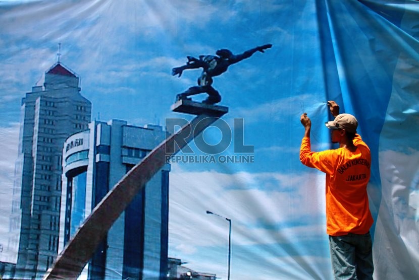 Patung Selamat Datang di Bundaran HI menyambut siapa pun yang bertandang ke Jakarta.