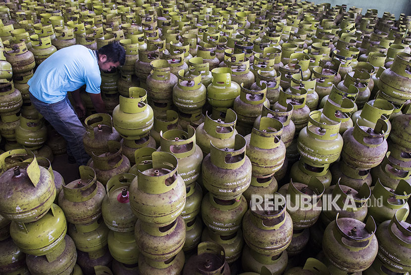 The three kilogram LPG cylinders.