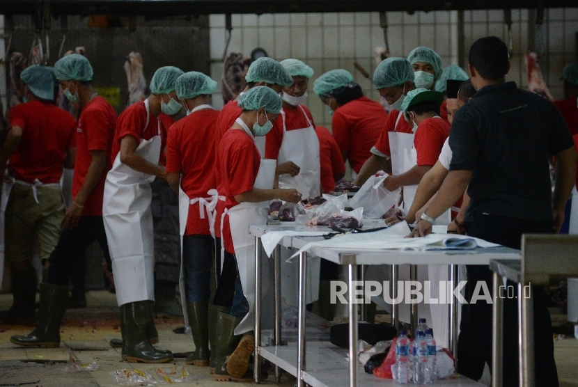 Pemotongan Daging Kurban Di Rumah Pemotongan Hewan Cakung Republika