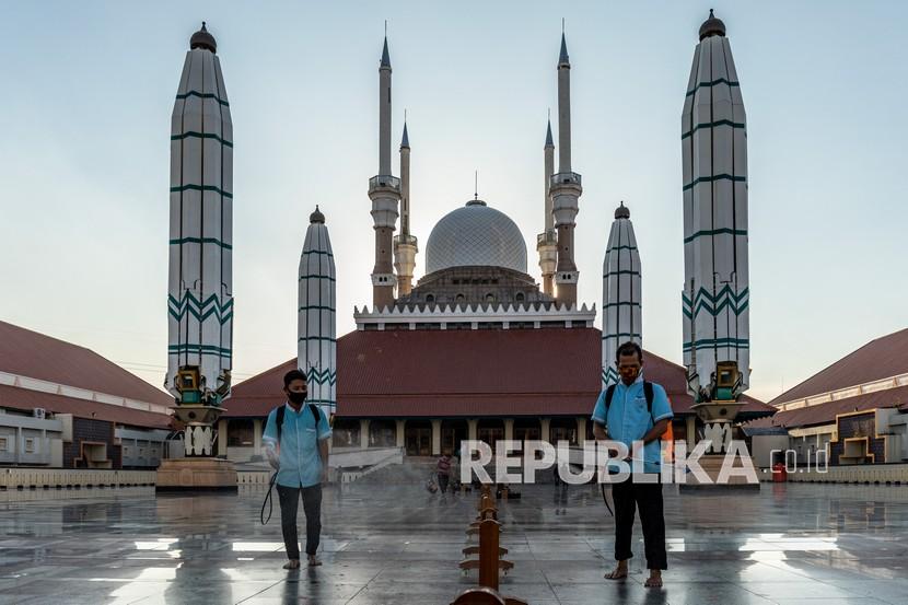 Ganjar Edukasi Pemilik Warung di Masjid Agung Jawa Tengah (ilustrasi).