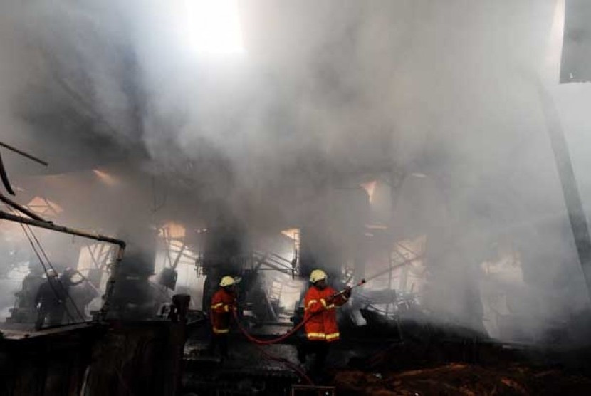 120 Personel Damkar Dikerahkan Padamkan Api Di Teluk Bayur Republika Online
