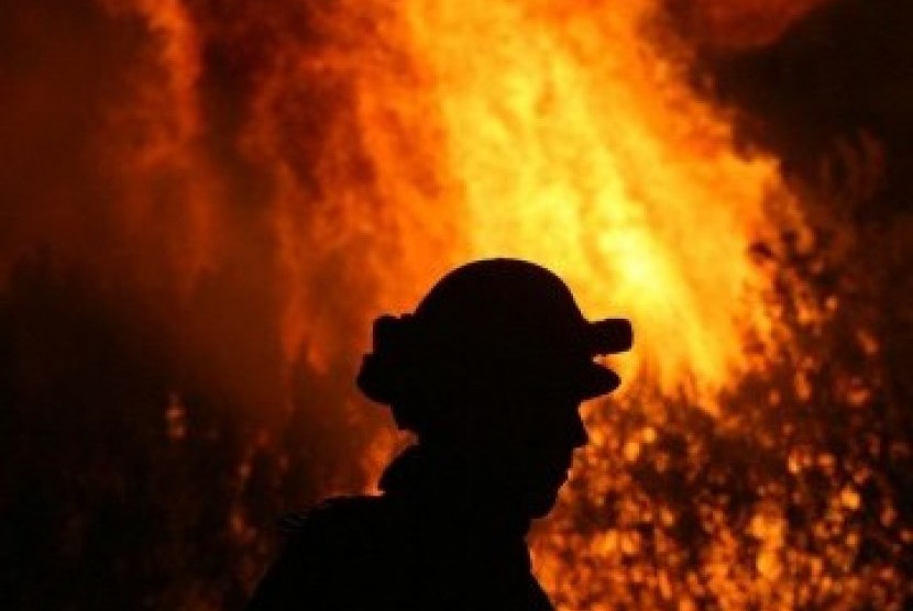 Petugas pemadam kebakaran. Kebakaran di panti jompo di Moskow, Rusia menewaskan 10 orang. Ilustrasi