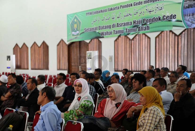 Petugas Penyelenggara Ibadah Haji (PPIH) mengikuti rapat koordinasi di aula asrama haji, Pondok gede, Jakarta, Kamis (9/10).(Republika/ Tahta Aidilla)