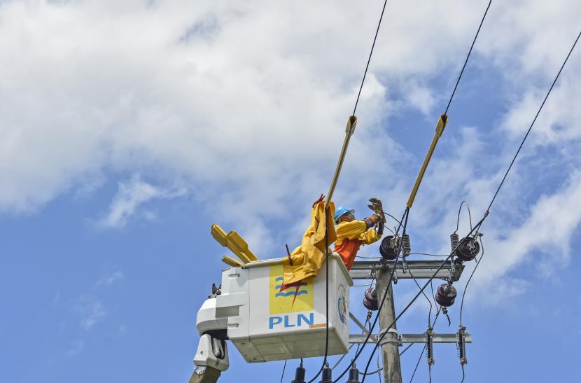  PT PLN (Persero) melalui Unit Induk Wilayah (UIW) Nusa Tenggara Barat (NTB) berhasil melistriki 347 Kepala Keluarga (KK) di Desa Kawinda Toi, Kabupaten Bima. (ilustrasi)