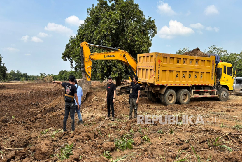 Petugas Polres Indramayu menggrebeg lokasi pertambangan ilegal di Desa Tunggul Payung, Kecamatan Lelea, Kabupaten Indramayu. Dalam kasus itu, polisi mengamankan satu orang tersangka. 