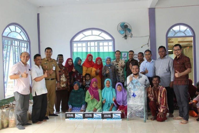 PGN memberikan bantuan modal dan pelatihan untuk warga desa di Batam.