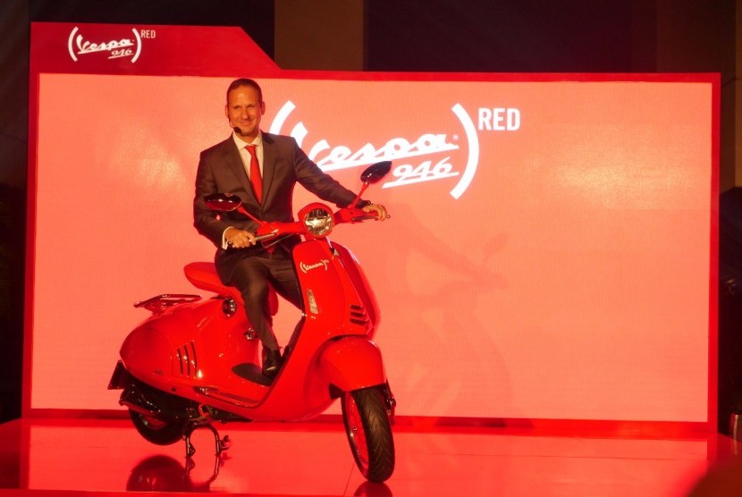 Piaggio resmi meluncurkan Vespa 946 Red Edition di Indonesia. Vespa ini merupakan kerjasama dengan RED Foundation, dimana setiap hasil penjualan akan disumbangkan 150 Dolar AS untuk kegiatan sosial. 
