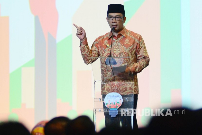 Pidato Wali Kota Bandung Ridwan Kamil pada peresmian 'Indonesia Smart City Forum 2016' di Kota Bandung, Jumat (2/8). (Republika/Edi Yusuf)