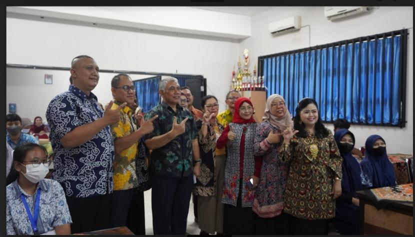 Pijar Sekolah adakan kompetisi daring IPS tingkat SMP se-Jakarta.