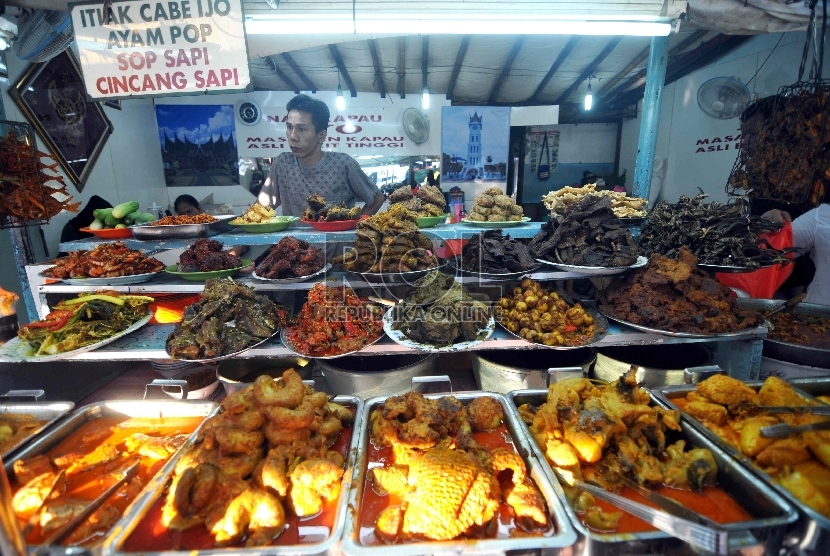 Pilihan jajanan buka puasa membangkitkan membangkitkan selera makan. Tanpa mereka sadari justru saat berpuasa seseorang mengonsumsi makanan lebih banyak.