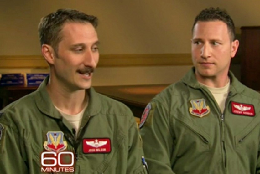 Pilot jet tempur F-22 Raptor, Josh Wilson dan Jeremy Gordon saat diwawancara oleh CBS dalam 60 Minutes